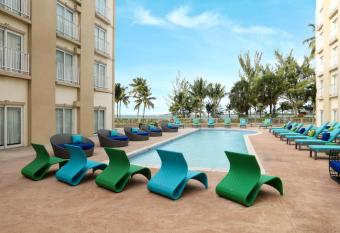 Courtyard by Marriott Nassau Downtown/Junkanoo Beach allows 18 year olds to book a room
