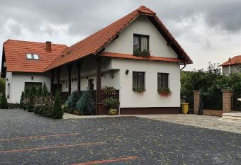 Casa Cu Pridvor has Balcony rooms