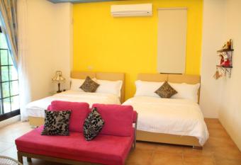 Hasayaki Homestay has Balcony rooms