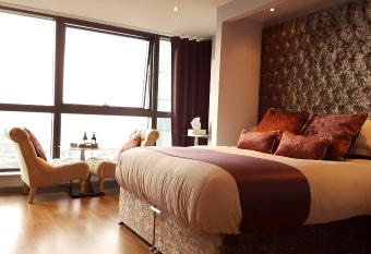 City Atmosphere allows 18 year olds to book a room