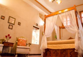 Elafusa Luxury Apartment has Balcony rooms