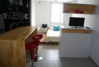 Departamento Corrientes allows 18 year olds to book a room