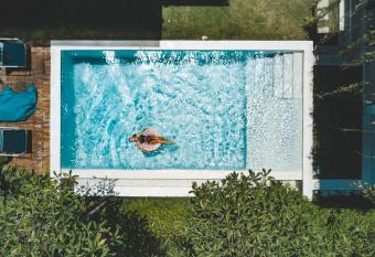 Nazeki Villa has Balcony rooms