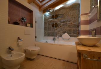 B&B Il Noce alla Finestra has rooms with a private hot tub