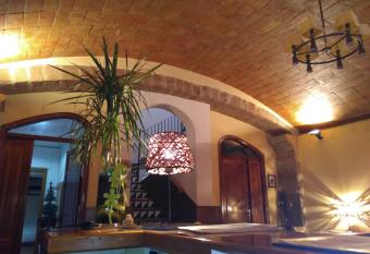 Can Misse allows 18 year olds to book a room