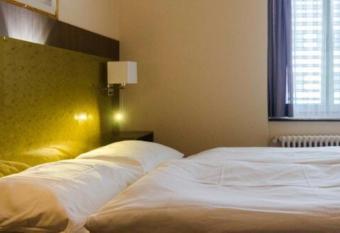 Zys Hotel allows 18 year olds to book a room