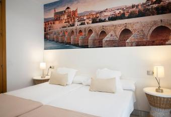 Monteras C  rdoba Centro allows 18 year olds to book a room