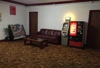 Roxy Hotel allows 18 year olds to book a room