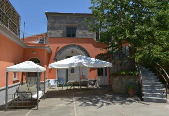 Antonio s House has Balcony rooms