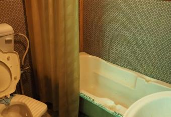 Veena Palace Group Of Houseboats has rooms with a private hot tub