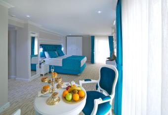 Glamour Hotel Istanbul Sirkeci allows 18 year olds to book a room