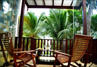 Sea View Tourist Inn has Balcony rooms