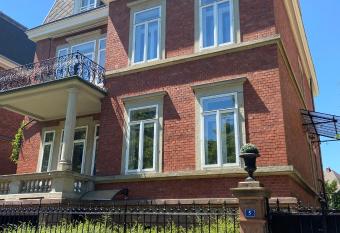 La R  sidence de l Orangerie allows 18 year olds to book a room