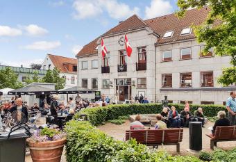 Det Gamle R  dhus allows 18 year olds to book a room