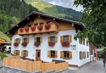 Haus Walch has Balcony rooms