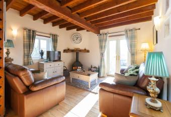 Skipbridge Farm Cottages allows 18 year olds to book a room