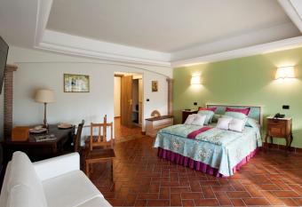 La Vignola Country Hotel has Balcony rooms