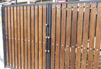 Magnet Guest has Smoking/Balcony rooms