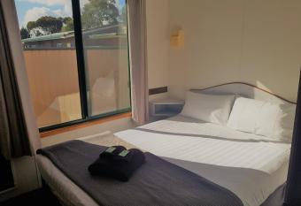 Tasman Holiday Parks - Geelong has Balcony rooms