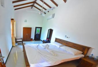 Osanda Guest has Balcony rooms