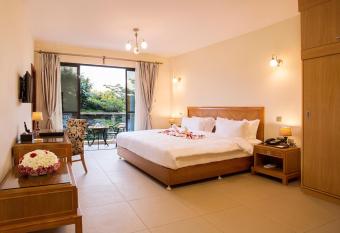 Lotos Inn & Suites, Nairobi has Balcony rooms