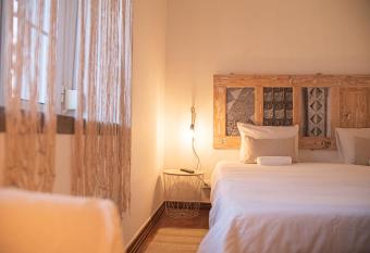 Lisbon Top Hostel has Balcony rooms