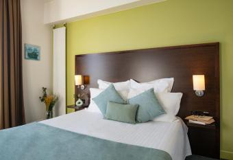 H  tel Vend  me Menton - Reouverture allows 18 year olds to book a room