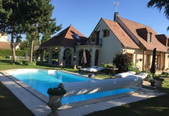 Les Pr  mices De La For  t has Balcony rooms