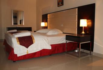 Hotel Premier Inn Davis Road has Smoking rooms