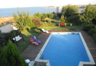 Villa Magnet has Smoking/Balcony rooms