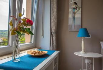 Blunotte Potenza has Balcony rooms