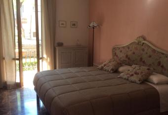 Intorno Firenze B&B has Balcony rooms