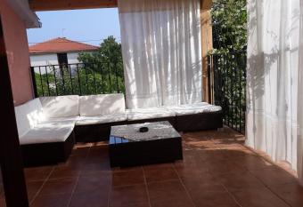 Apartments   or  e & Anna has Balcony rooms