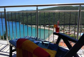 Apartments Supra Mare has Balcony rooms