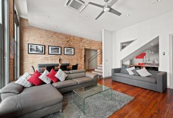 The Natchez Vacation Rentals has Balcony rooms