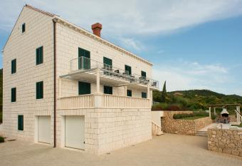 Villa Apartments Mecajac has Balcony rooms