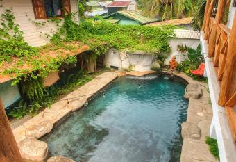 Sue  o Grande B&B allows 18 year olds to book a room