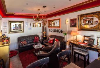 Chez-Ronny has Balcony rooms