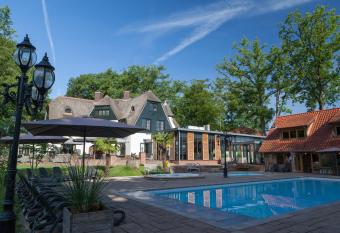 Huize H  lterhof Wellness Hotel Restaurant allows 18 year olds to book a room