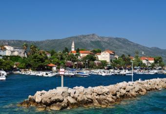 Dra  en Apartment has Smoking/Balcony rooms