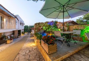 Apartments Tina FREE transfer from-to the airport has Balcony rooms