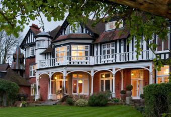 River Arts Club allows 18 year olds to book a room