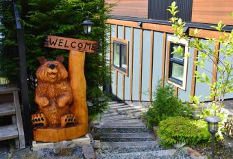 Pair-A-Dice Cottage has Balcony rooms