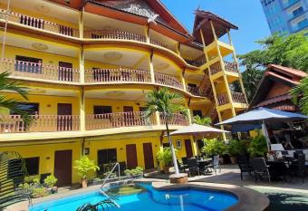 Phratamnak Inn - 100 meter from Beach has Balcony rooms