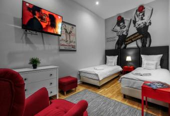 Cinema Rooms - Piotrkowska allows 18 year olds to book a room