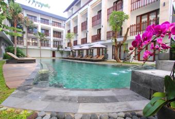 Grand La Walon Hotel has Balcony rooms