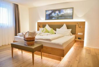 Burg Hotel Feldberg allows 18 year olds to book a room