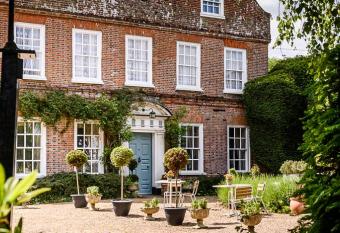 Mangreen Country House allows 18 year olds to book a room