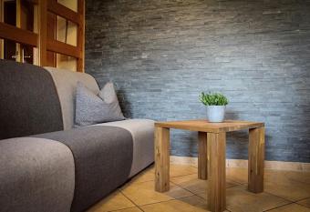 Hotel Rosenhof Garni allows 18 year olds to book a room