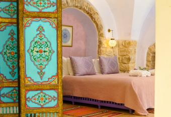 The Way Inn - Boutique Suites has Balcony rooms